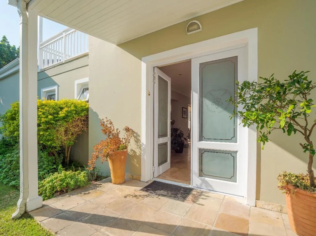 Sunny Thesen Islands Cottage — canal deck, Knysna