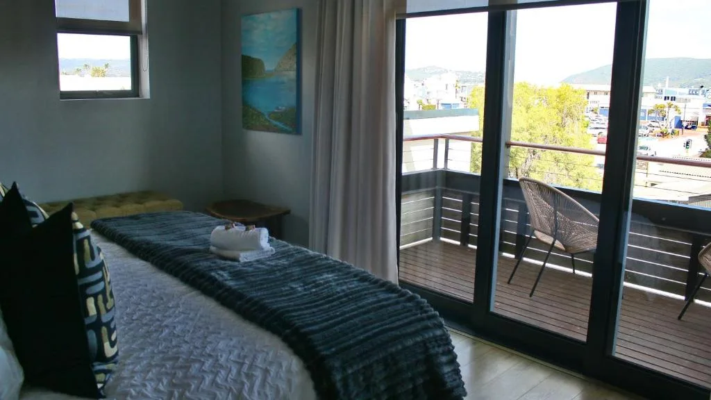 Modern bedroom with twin beds overlooking Knysna lagoon and town views