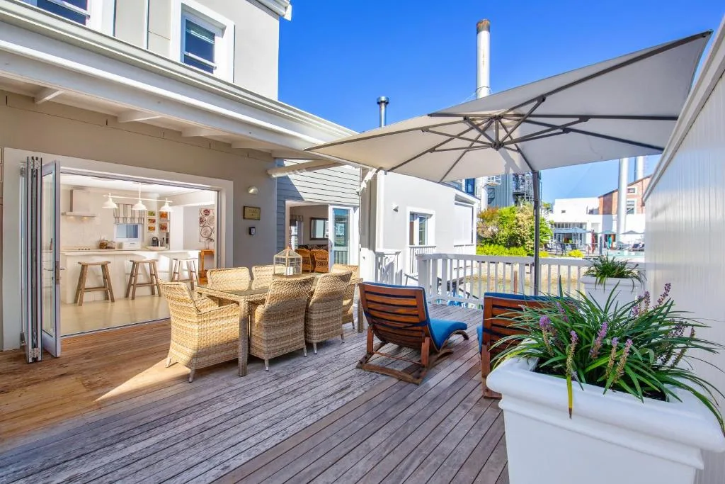 Thesen Island Holiday House — lagoon-facing deck, Knysna