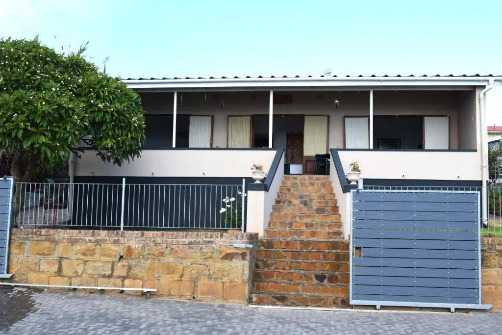 Mossel Bay 10 Sleeper Homestay